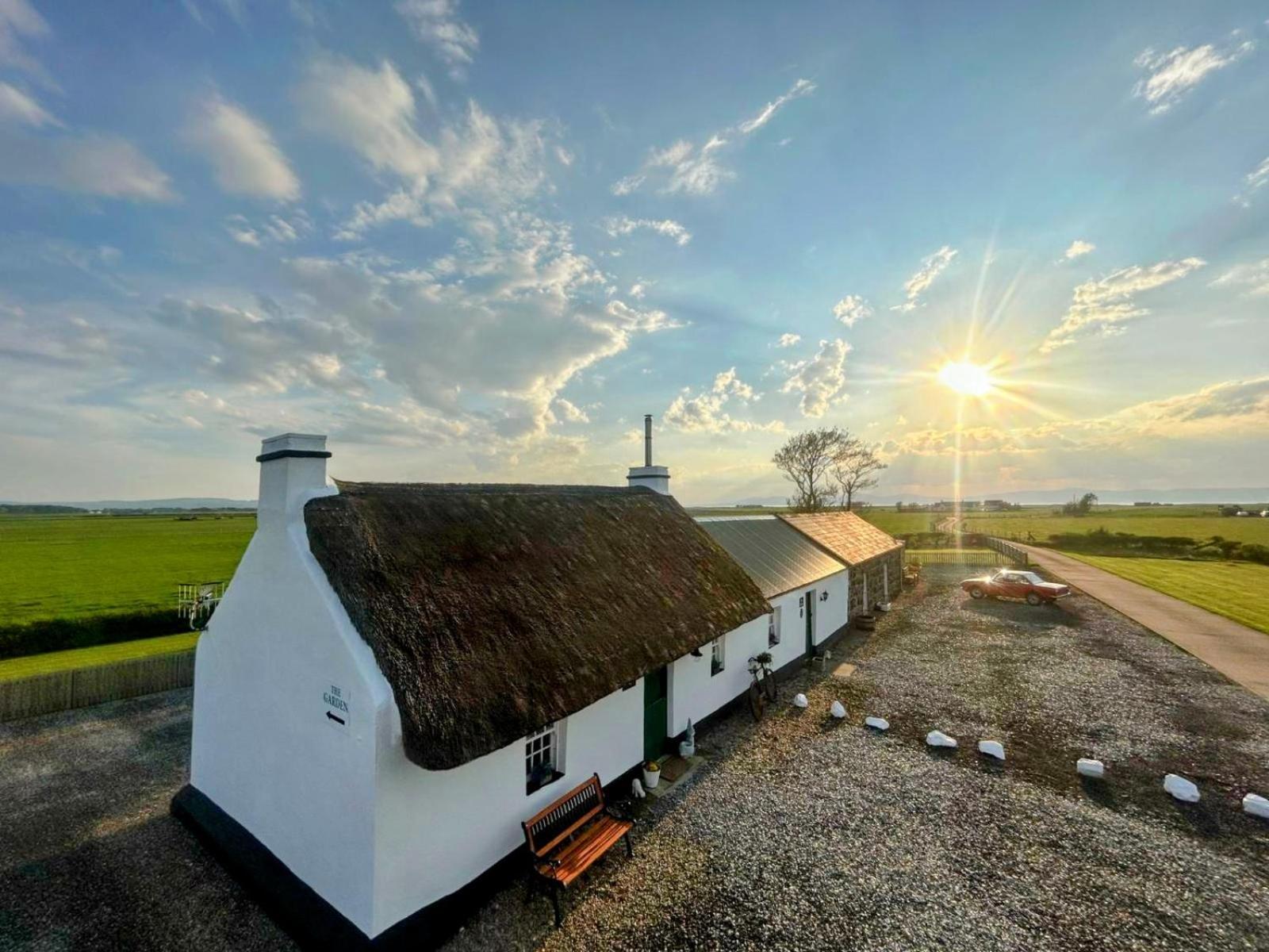 Cissy'S Cottage - Traditional Thatched Cottage, Near To Beach Aghanloo Esterno foto