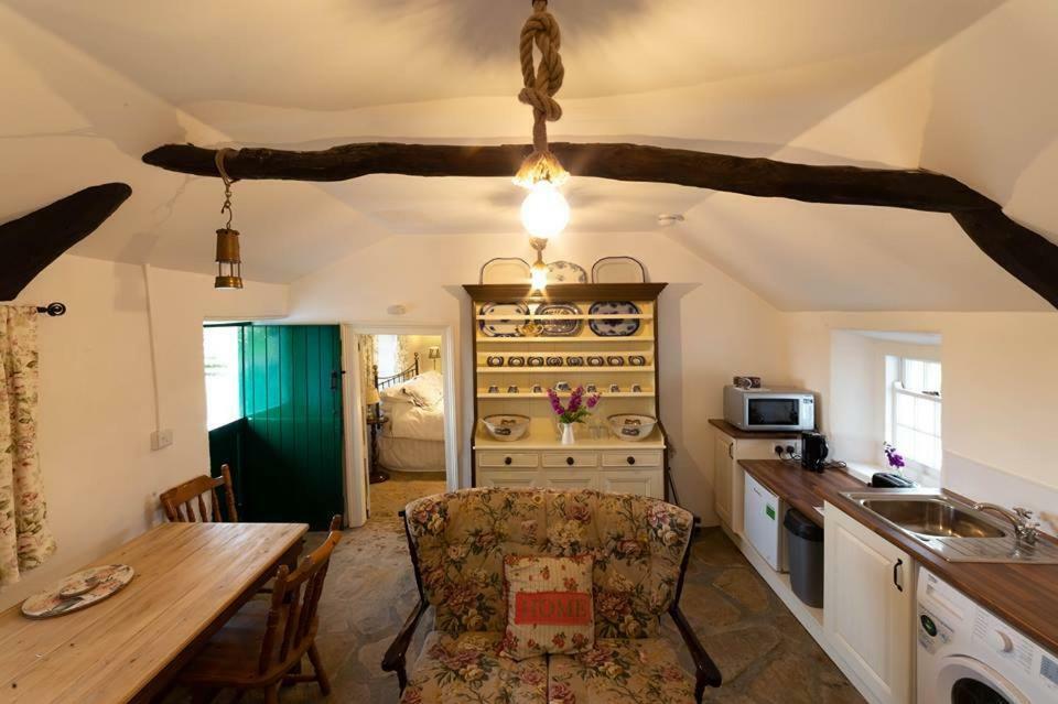 Cissy'S Cottage - Traditional Thatched Cottage, Near To Beach Aghanloo Esterno foto